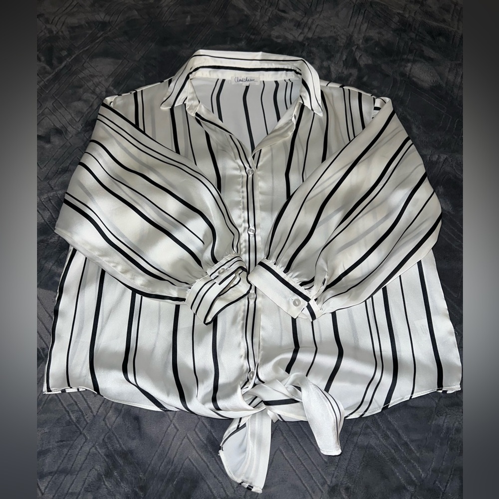 4/$10 Bundle Sale: EUC Long Sleeve Blouse